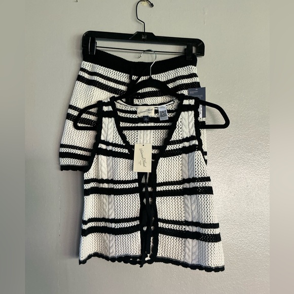 NWT Women’s Full Set OpenWork Tie Front Sweater Vest / Mid Rise Pull on Short - Picture 2 of 16